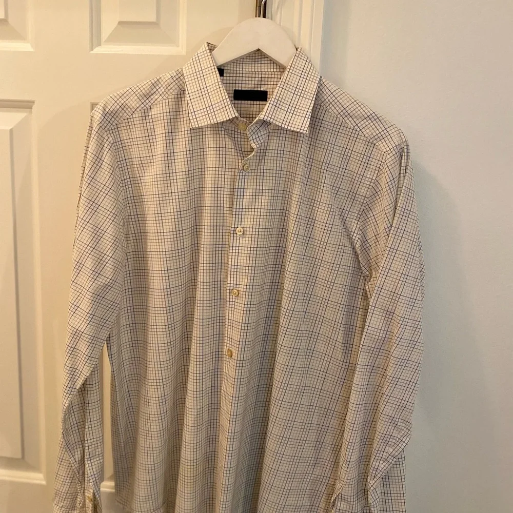 Button down - Picture 3 of 3